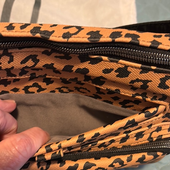Lug Cheetah Pattern Waist Bag, no tags included but new never used! - Picture 4 of 8